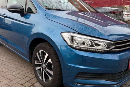 VW Touran 97.897 km 21.500 &euro; Hamburg 22043