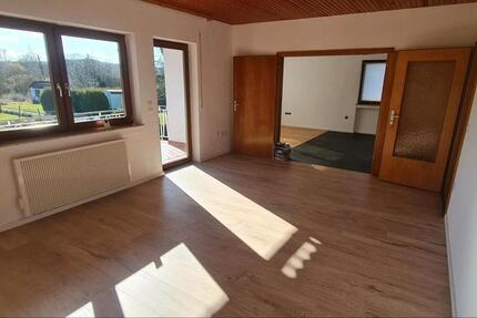 2 ZKB mit Balkon in sonniger Lage und herrlichem Ausblick