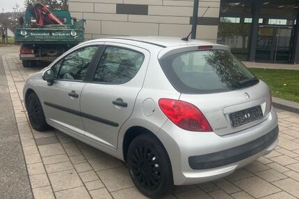 Peugeot 207 94.000 km 2.499 € Massenbachhausen 74252