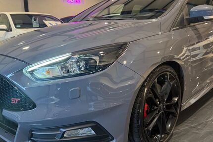 Ford Focus 136.456 km 14.990 &euro; Paderborn 33102