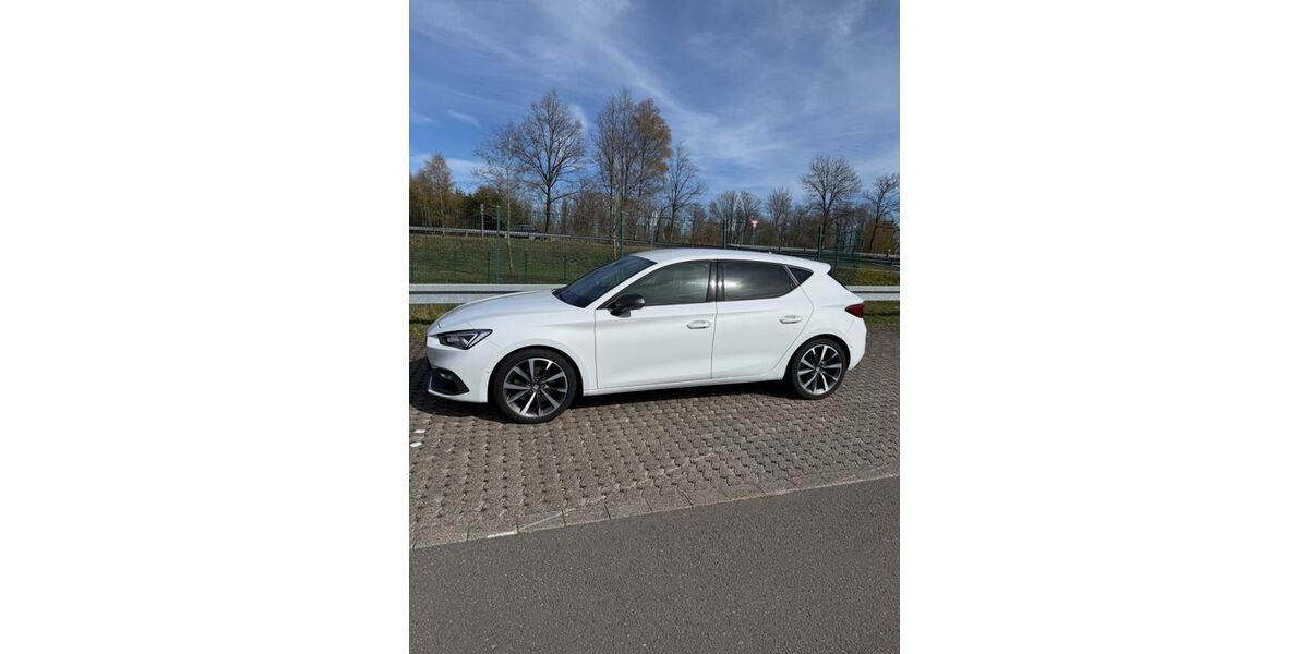Seat Leon 99.999 km 17.700 &euro; Olpe 57462