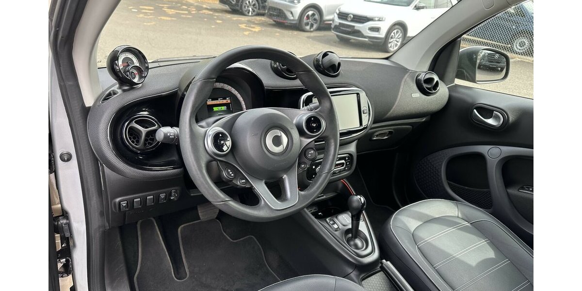 Smart EQ fortwo electric drive EQ Prime Glasdach LED 19.071 km 13.900 &euro; Mainz 55122
