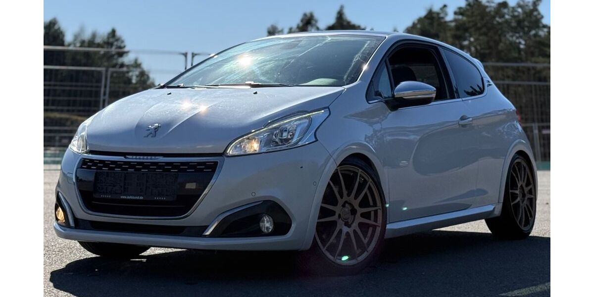 Peugeot 208 172.000 km 7.599 &euro; Wildau 15745