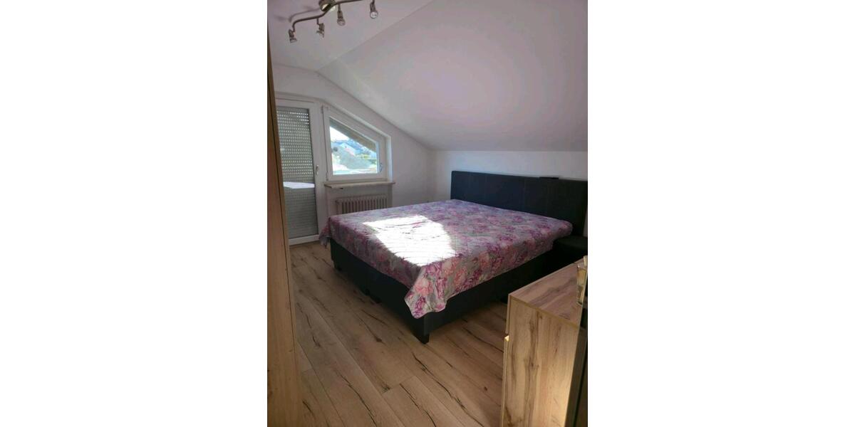 Dachgeschoßwohnung Wallersdorf - 3 Zimmer, 90 m&sup2;, 850&euro; | Angebot:25759676