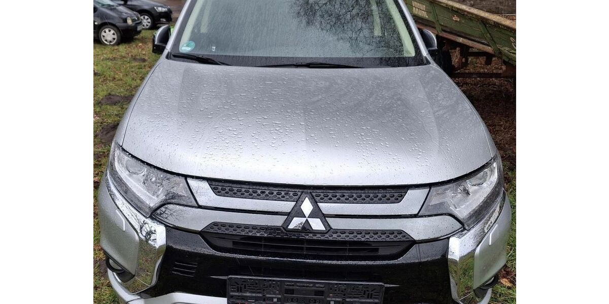 Mitsubishi Plug-in Hybrid Outlander 70.000 km 17.990 &euro; Gütersloh 33334
