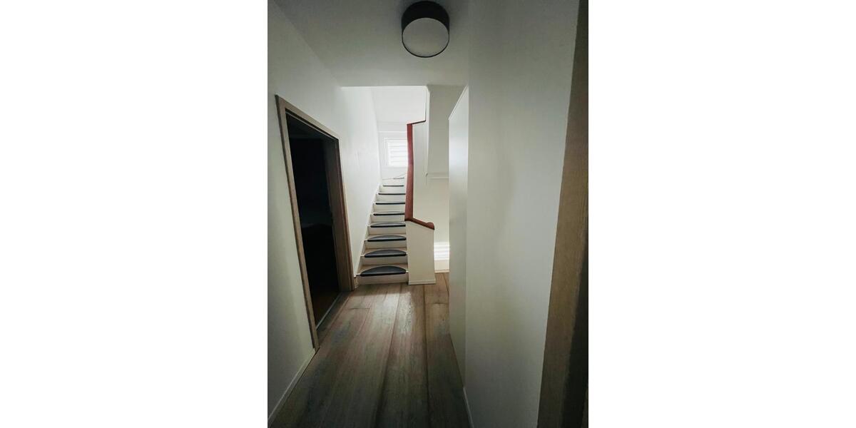 Traumhafte Whg mit großer Dachterrasse und Garten 4 zimmer