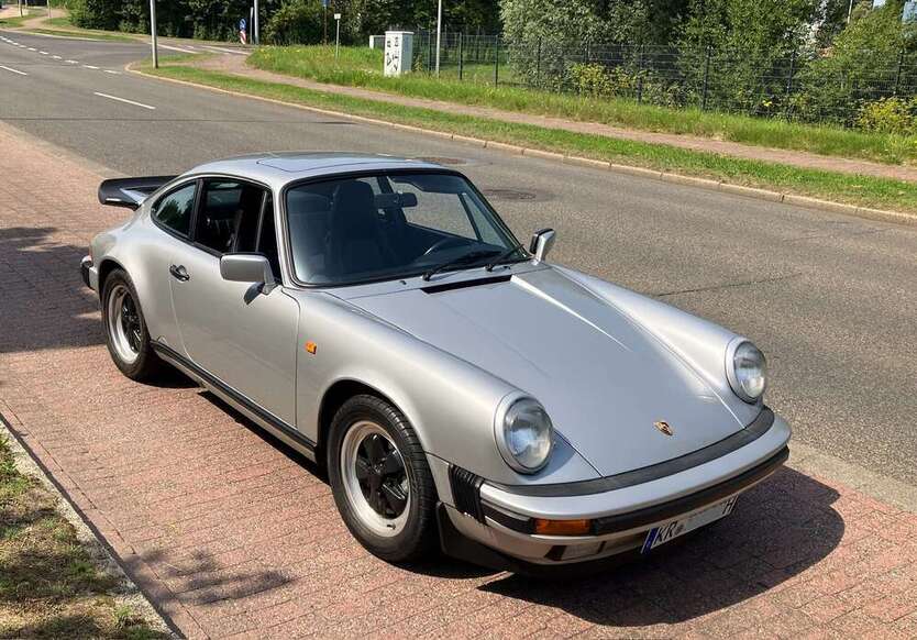 911
