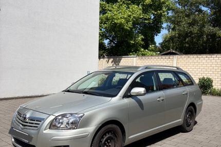 Toyota Avensis 136.000 km 5.850 &euro; Gütersloh 33330