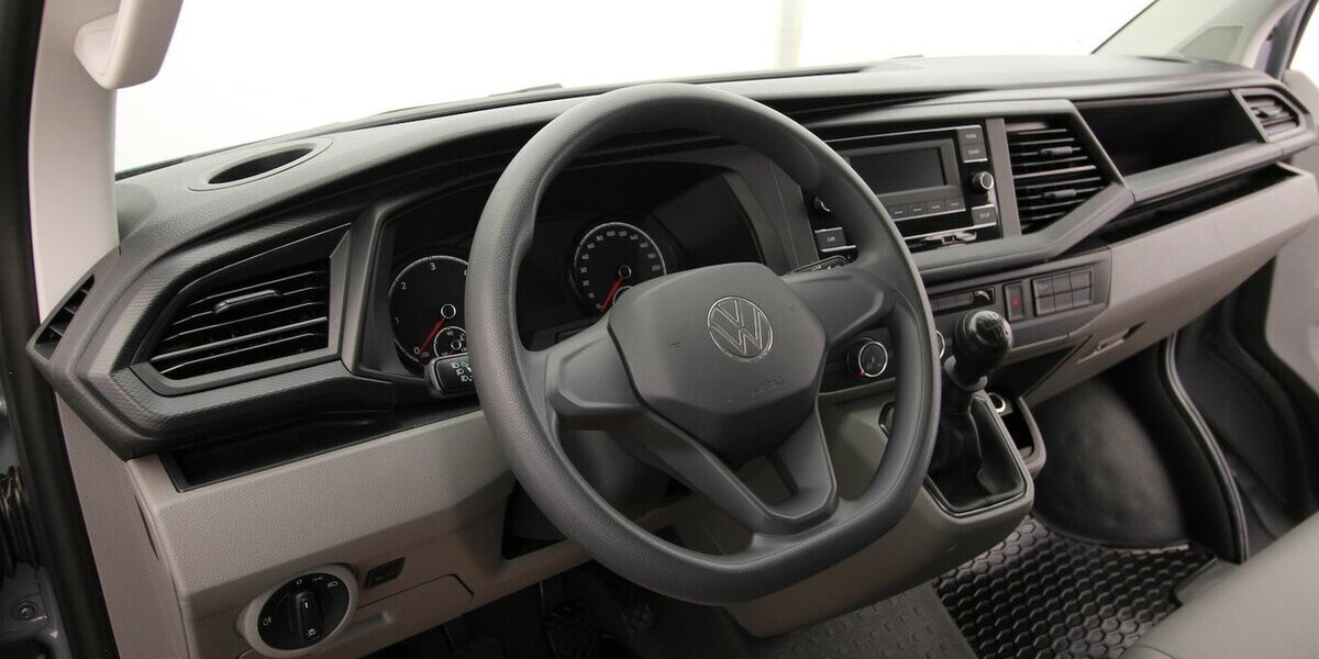 VW T6.1 Transporter Kombi lang 2.0 TDI 9-SITZER+AHK 161.457 km 27.900 &euro; Hagenow 19230