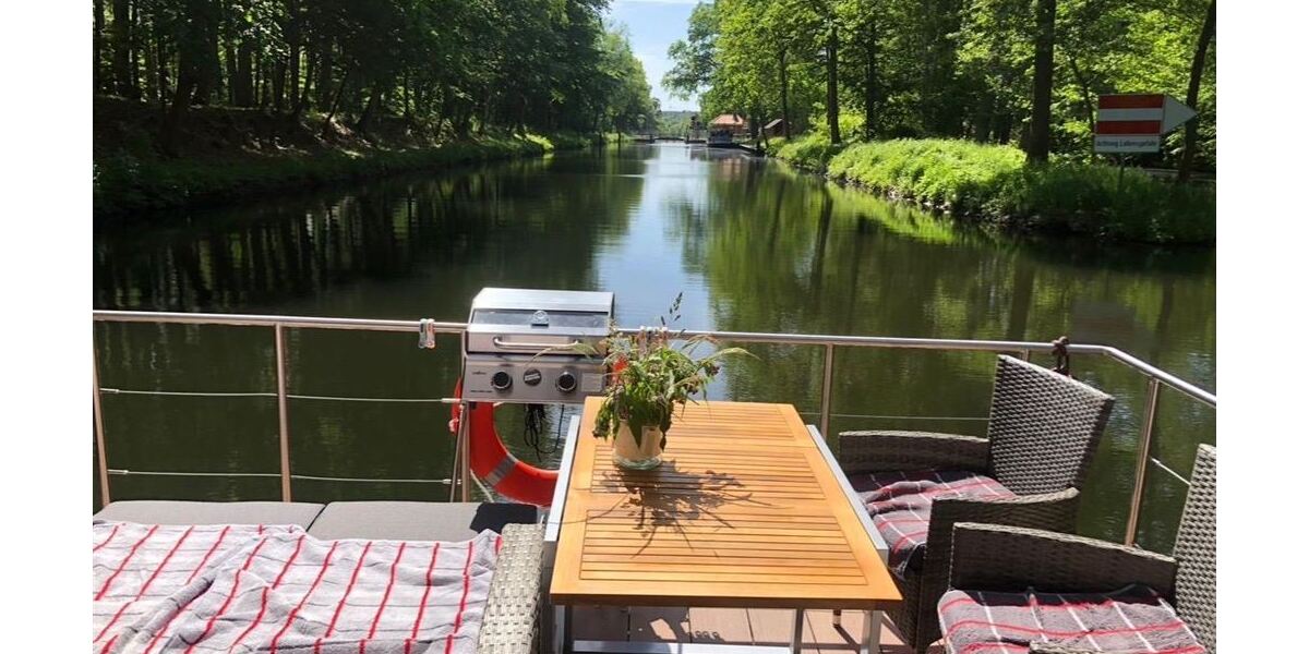 Ein Zuhause, auf dem Wasser oder im Hafen, exklusives Hausboot Neubau 2023 - Ferienhaus Jabel b Waren | Angebot:27142509