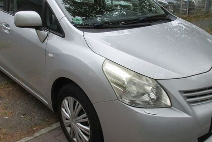 Toyota Verso 222.000 km 5.450 &euro; Berlin 12357