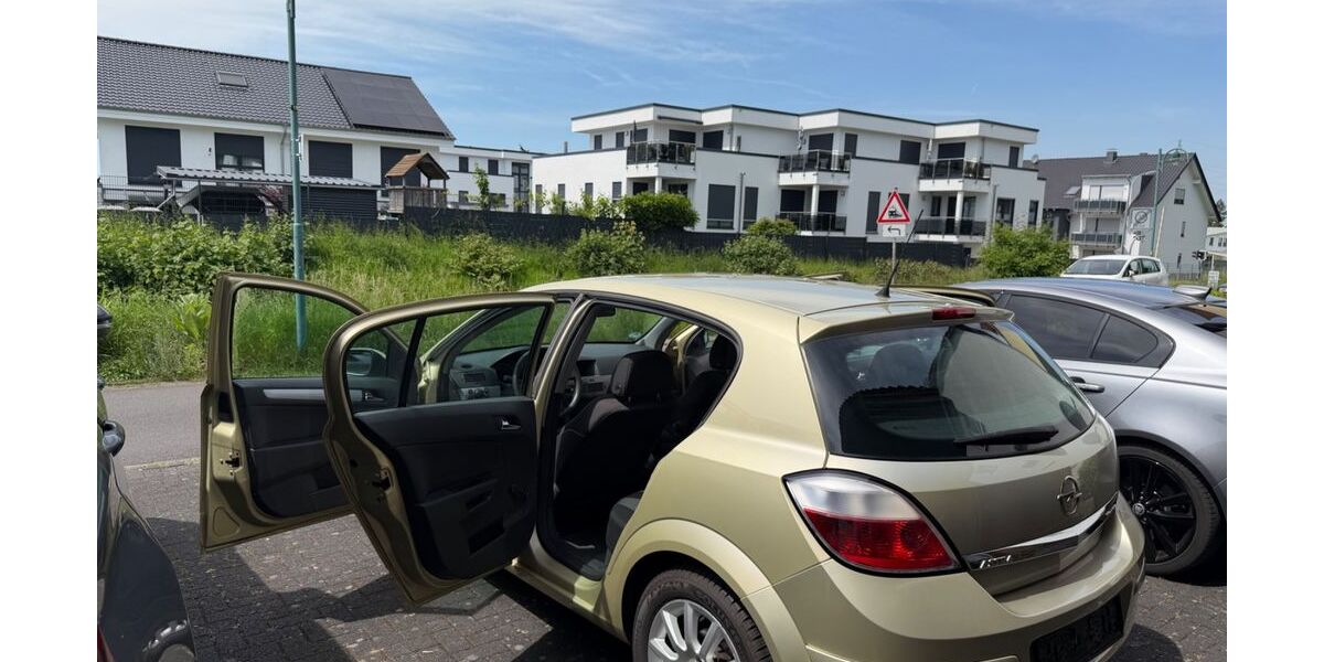 Opel Astra 159.000 km 2.890 &euro; Bonn 53229