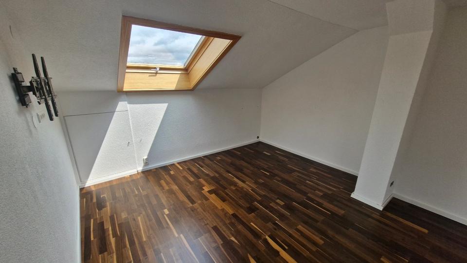 Dachgeschoßwohnung Stuttgart Stuttgart-West - 2.5 Zimmer, 42 m&sup2;, 250.000&euro; | Angebot:26089209