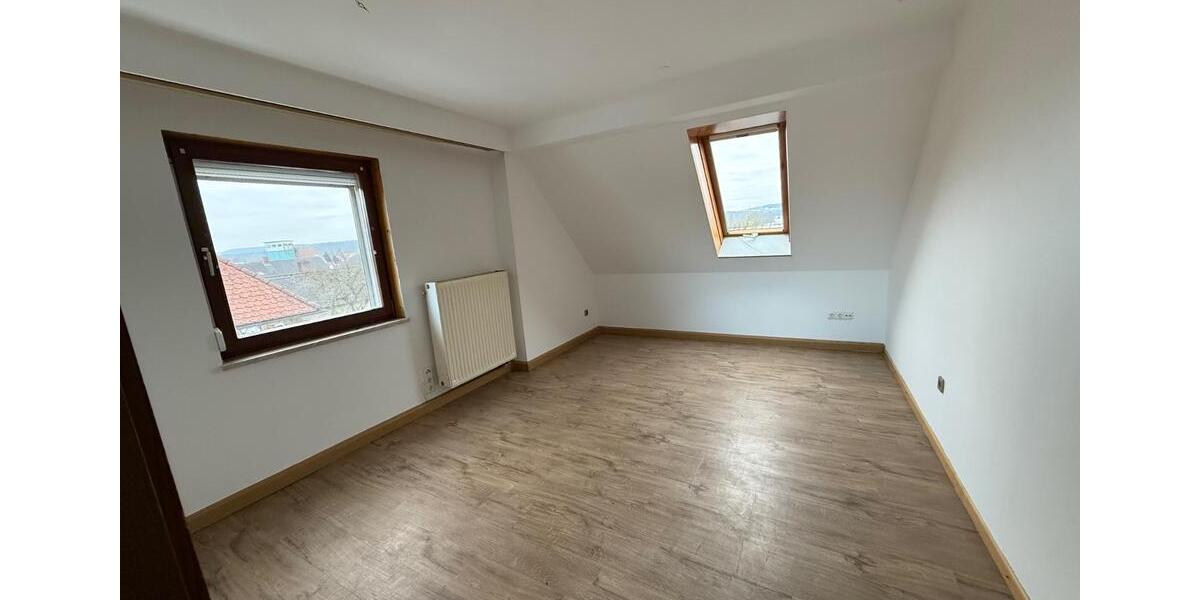 Dachgeschoßwohnung Hahnbach - 3 Zimmer, 48 m&sup2;, 385&euro; | Angebot:25306418
