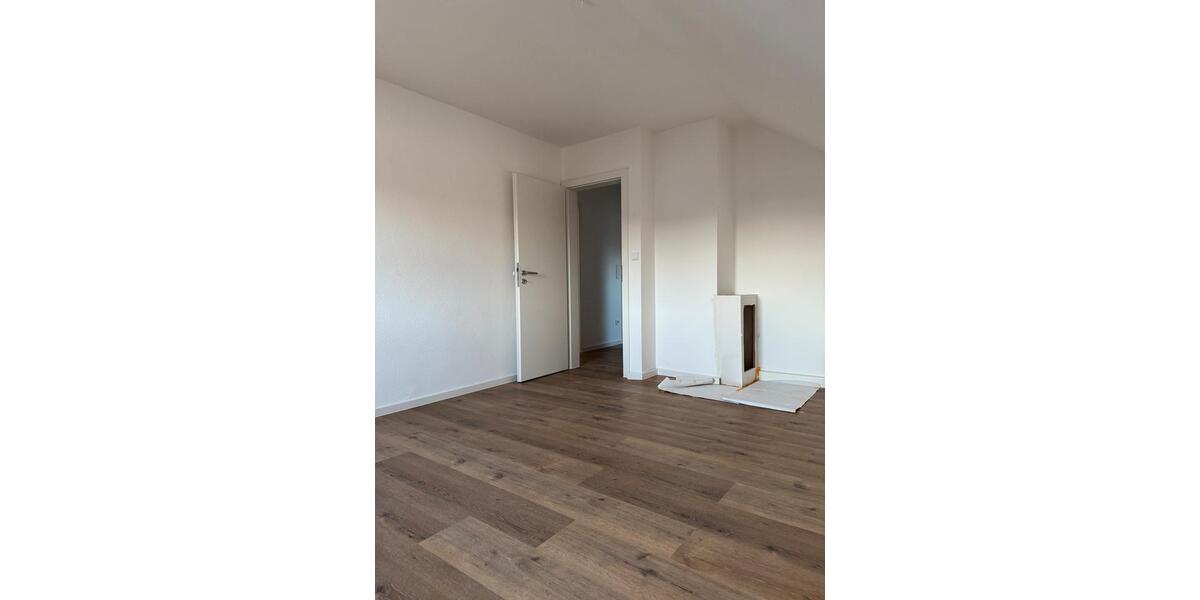 Dachgeschoßwohnung Bergrheinfeld - 2 Zimmer, 50 m&sup2;, 600&euro; | Angebot:26250527