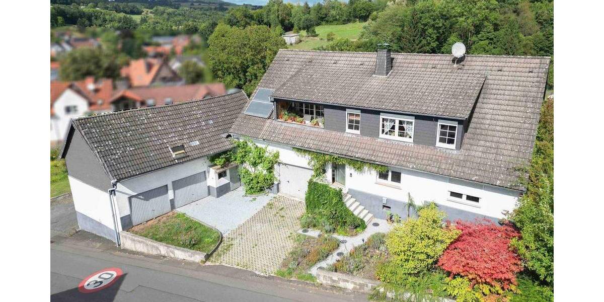 schönes 2 Familienhaus, mit viel Potential, in ruhiger Lage von RinderbügenBüdingen 8 zimmer