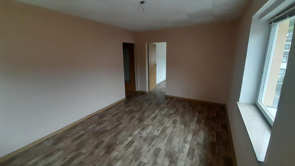 Etagenwohnung Lichtenstein (Sachsen) - 3 Zimmer, 48 m&sup2;, 270&euro; | Angebot:24976463