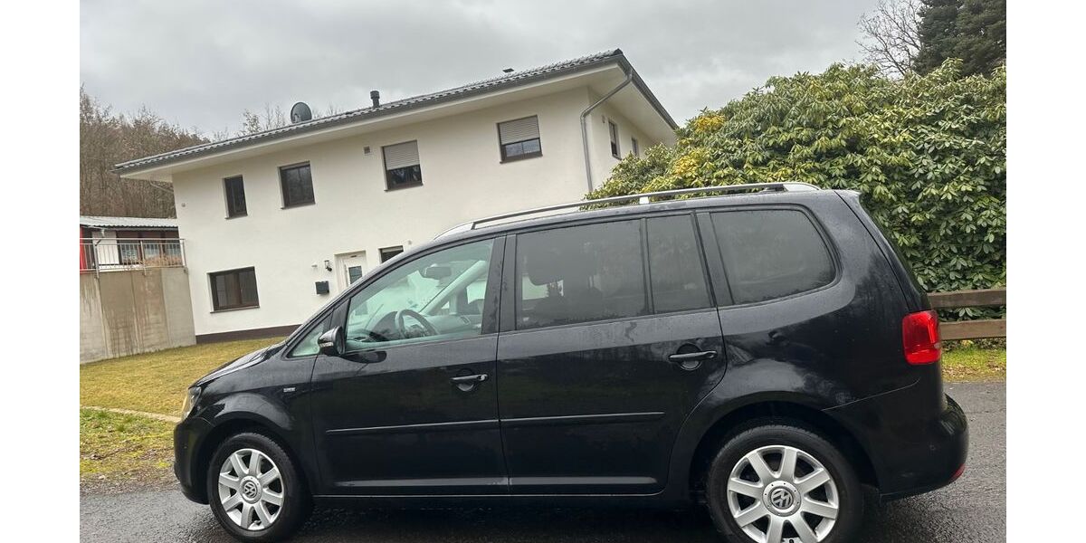 VW Touran 179.700 km 6.900 &euro; Kreuztal 57223