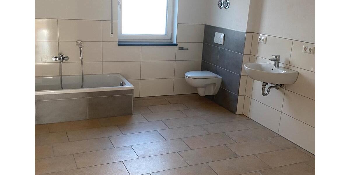 Erdgeschoßwohnung Kemnath - 4 Zimmer, 114 m&sup2;, 1.300&euro; | Angebot:25549087