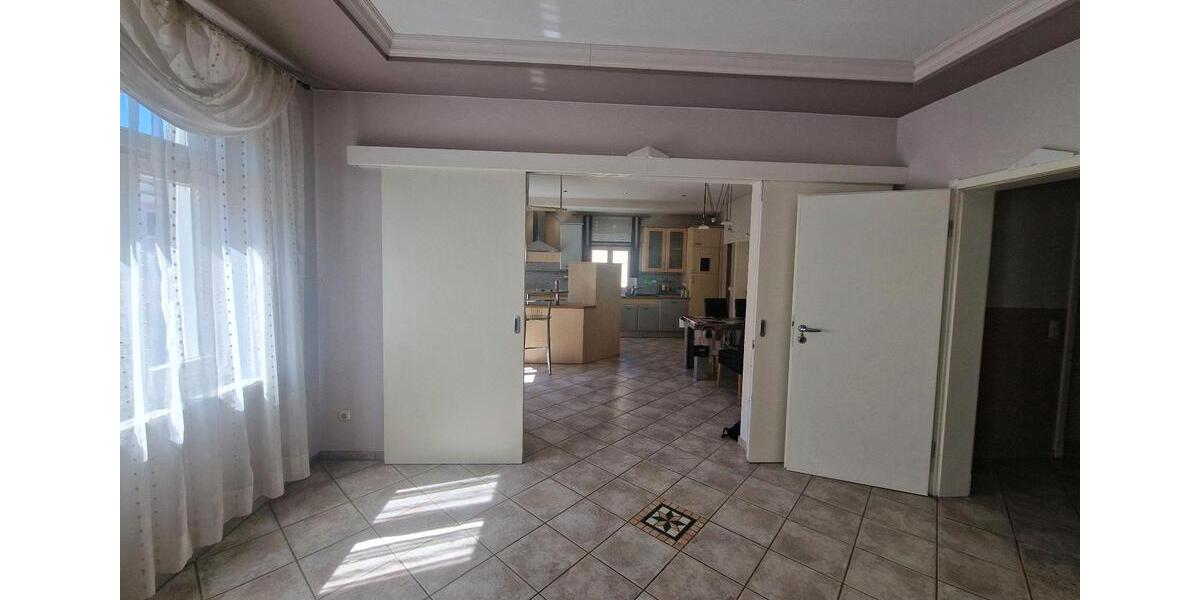 Etagenwohnung Deggendorf - 5 Zimmer, 150 m&sup2;, 1.600&euro; | Angebot:26384491