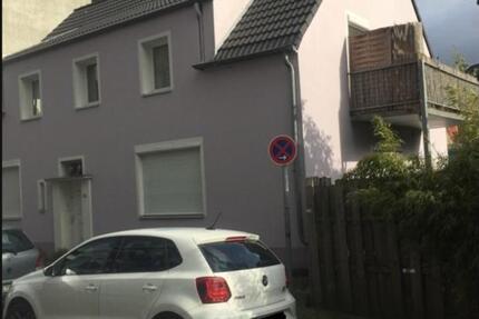 Freistehendes Zweifamilienhaus mit Garten in Düsseldorf Heerdt 8 zimmer