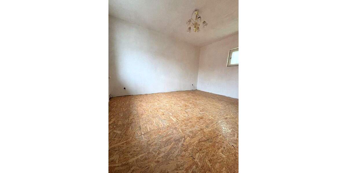 Reihenmittelhaus Zörbig - 7 Zimmer, 130 m&sup2;, 59.000&euro; | Angebot:25718921