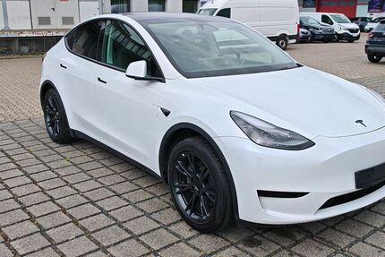 Tesla Model Y 28.872 km 33.770 &euro; Braunschweig 38112