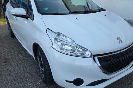 Peugeot 208 105.600 km 2.899 &euro; Fernwald 35463
