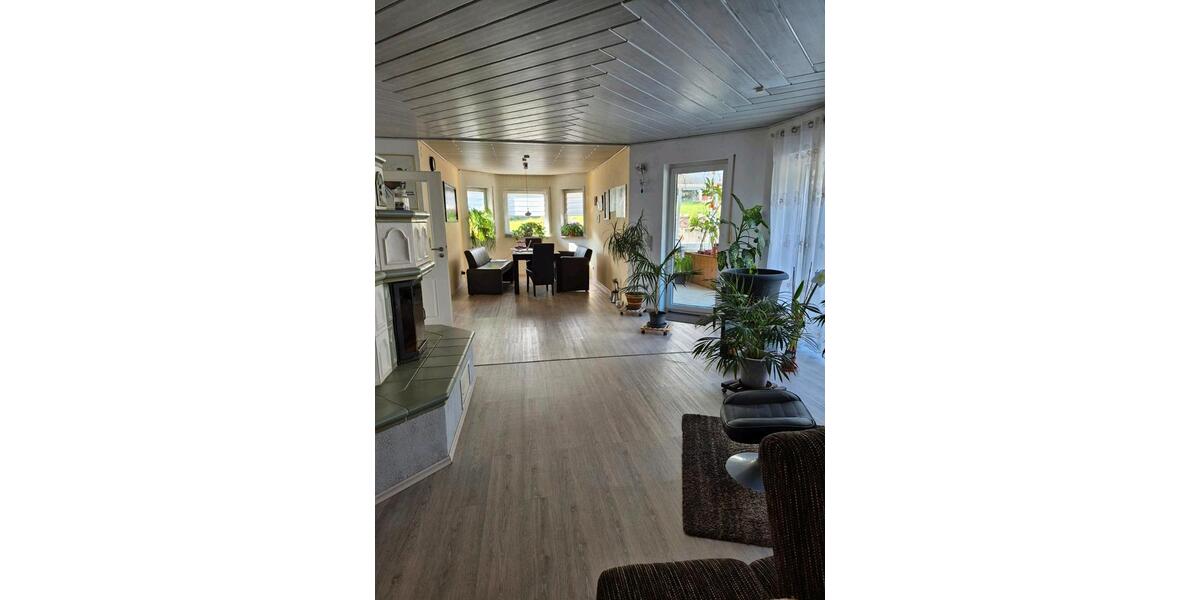 Einfamilienhaus Wächtersbach - 7 Zimmer, 260 m&sup2;, 2.400&euro; | Angebot:26359348