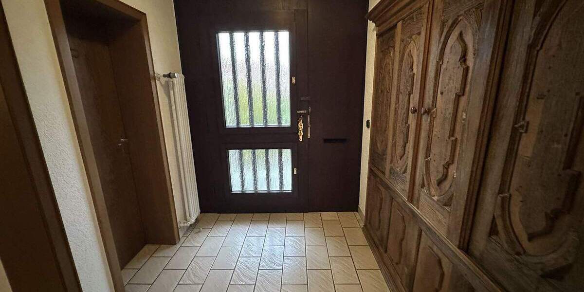 Einfamilienhaus Steinheim - 6 Zimmer, 262 m&sup2;, 299.000&euro; | Angebot:25069589