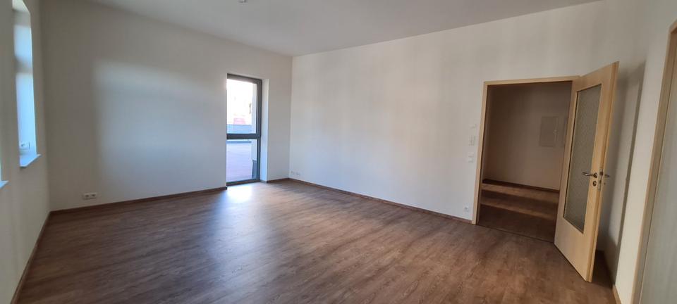 Etagenwohnung Reichenbach im Vogtland - 2 Zimmer, 84 m&sup2;, 484&euro; | Angebot:26293194