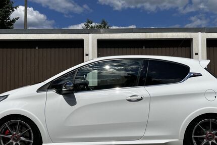 Peugeot 208 55.200 km 11.800 &euro; Nürnberg 90455
