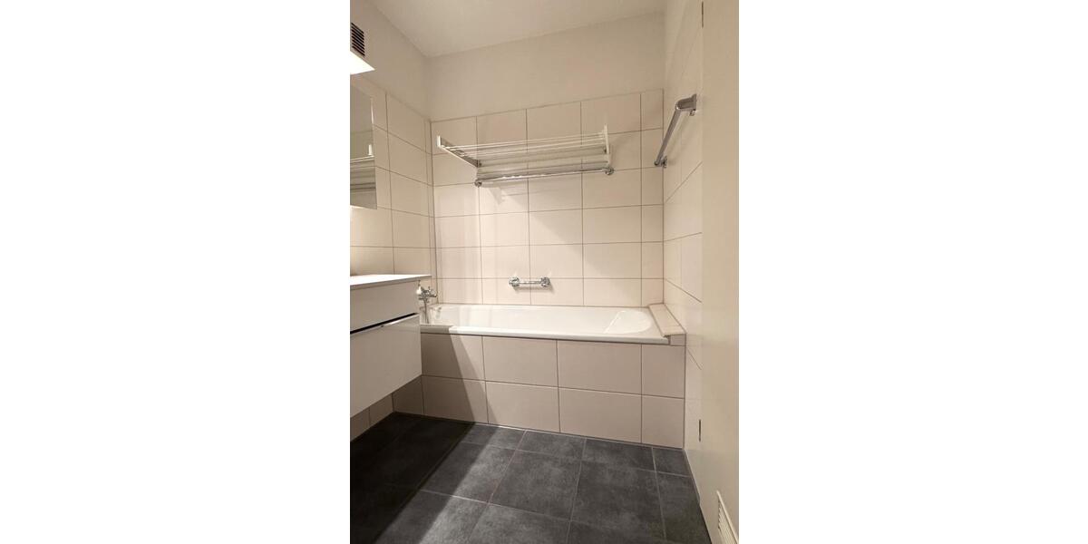 Zentrale 2-Zimmer-PANORAMA-Wohnung, Balkon, EBK, Garage zimmer