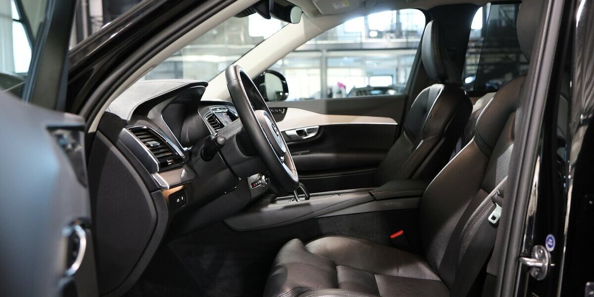 Volvo XC90 PLUS-BRIGHT RECHARGE AWD P-HEV T8 7-SITZER 79.000 km 48.888 &euro; Hamm 59077