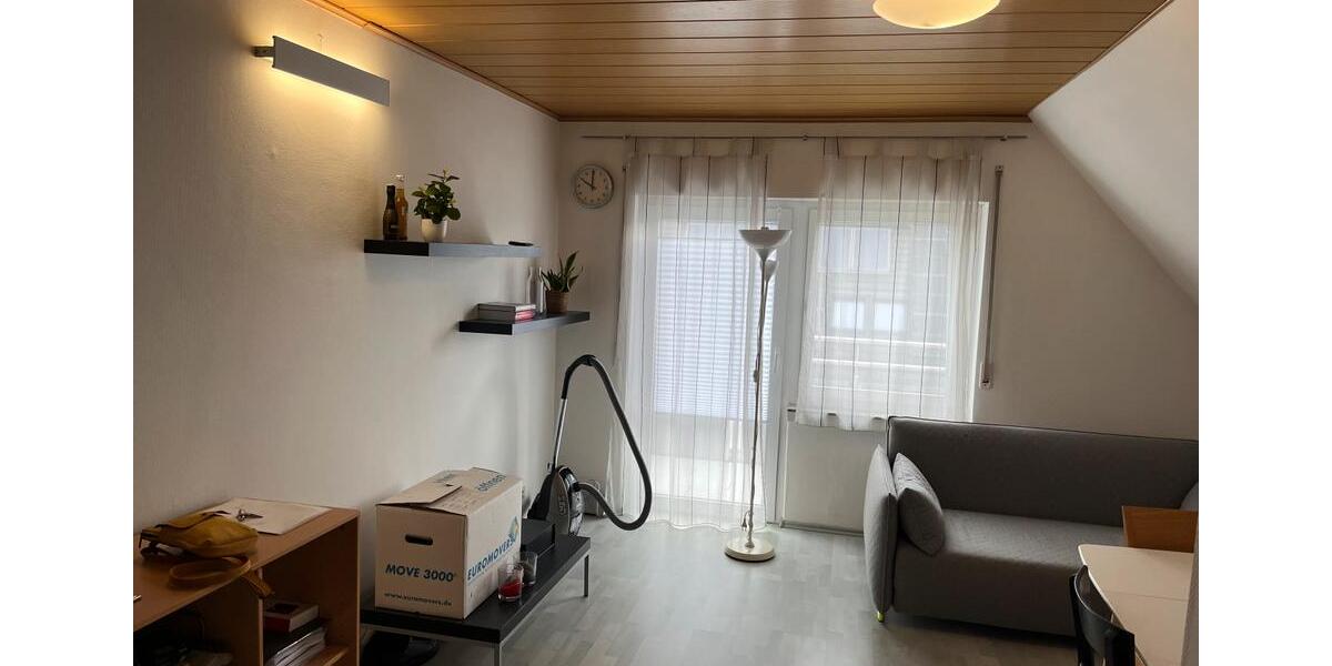 2 Zimmer DG-Wohnung mit Balkon, EBK und Stellplatz 2 zimmer