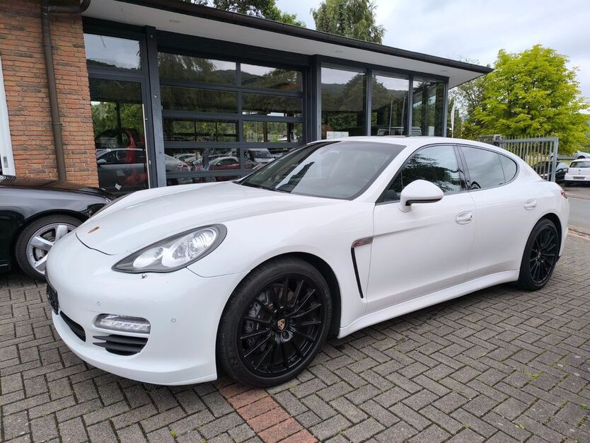 Porsche Panamera 282.000 km 20.990 € Lügde 32676