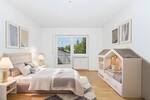 Großzügige und sehr gepflegte 4-Zimmer-Wohnung mit 2 Balkonen und Einbauküche.