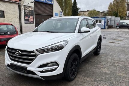 Hyundai TUCSON 15.000 km 15.700 € Berlin 12357