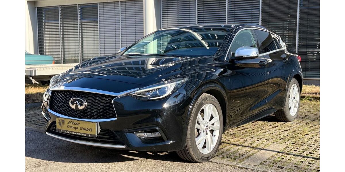 INFINITI Q30 103.000 km 12.800 &euro; München 81547