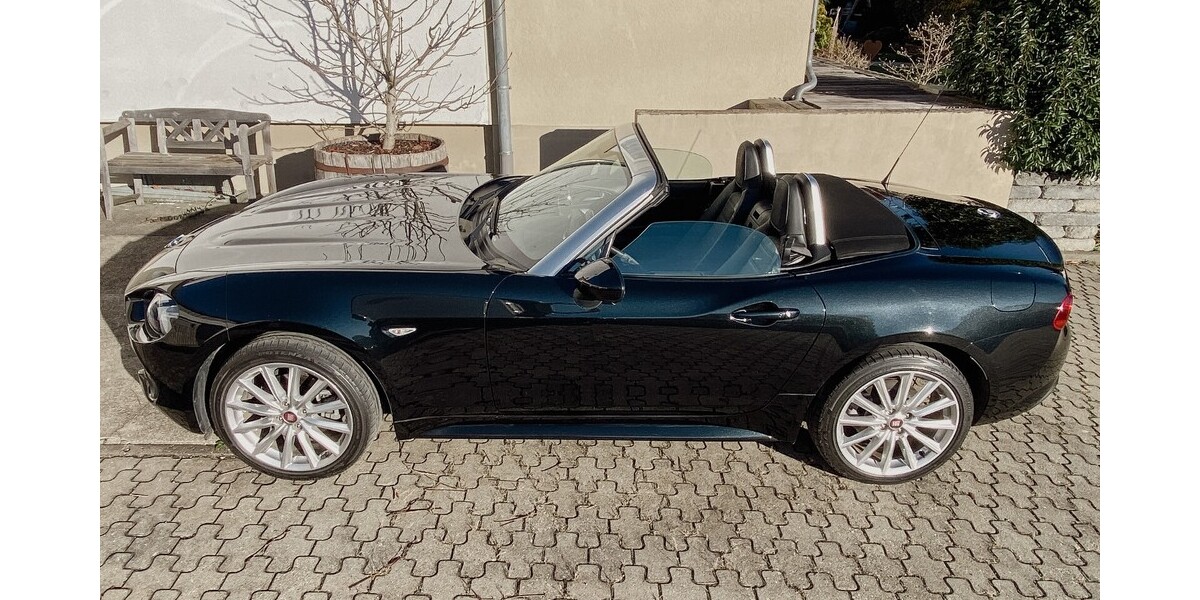 Fiat 124 Spider 19.505 km 22.500 € Buch 89290