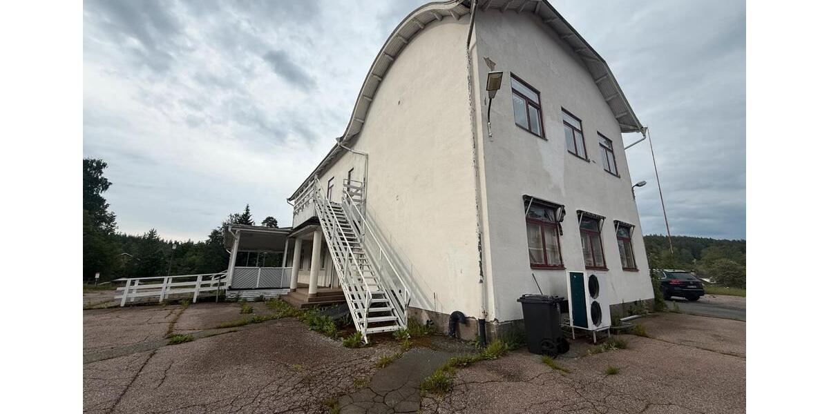 Einfamilienhaus Groß Grönau - 18 Zimmer, 2.000 m&sup2;, 228.000&euro; | Angebot:26826353