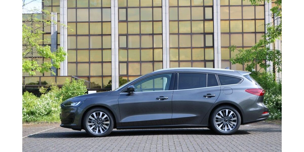 Ford Focus 48.900 km 21.350 &euro; Paderborn 33102