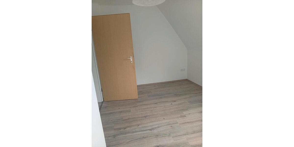 Dachgeschoßwohnung Wilhelmshaven Fedderwardergroden - 4 Zimmer, 44 m&sup2;, 410&euro; | Angebot:25933153