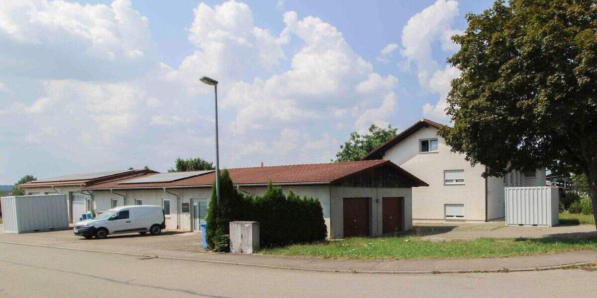 1-2 Familienhaus + 2 separate Gewerbehallen + Hühnerstall mit großem Auslauf zimmer