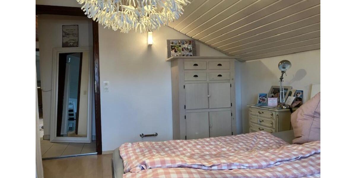 Dachgeschoßwohnung Bergen - 3 Zimmer, 73 m&sup2;, 1.100&euro; | Angebot:25281049