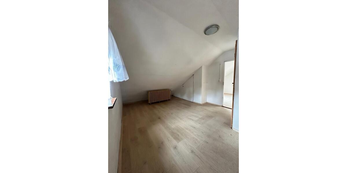 Doppelhaushälfte Düsseldorf Stadtbezirk 6 - 5 Zimmer, 146 m&sup2;, 2.600&euro; | Angebot:26051077