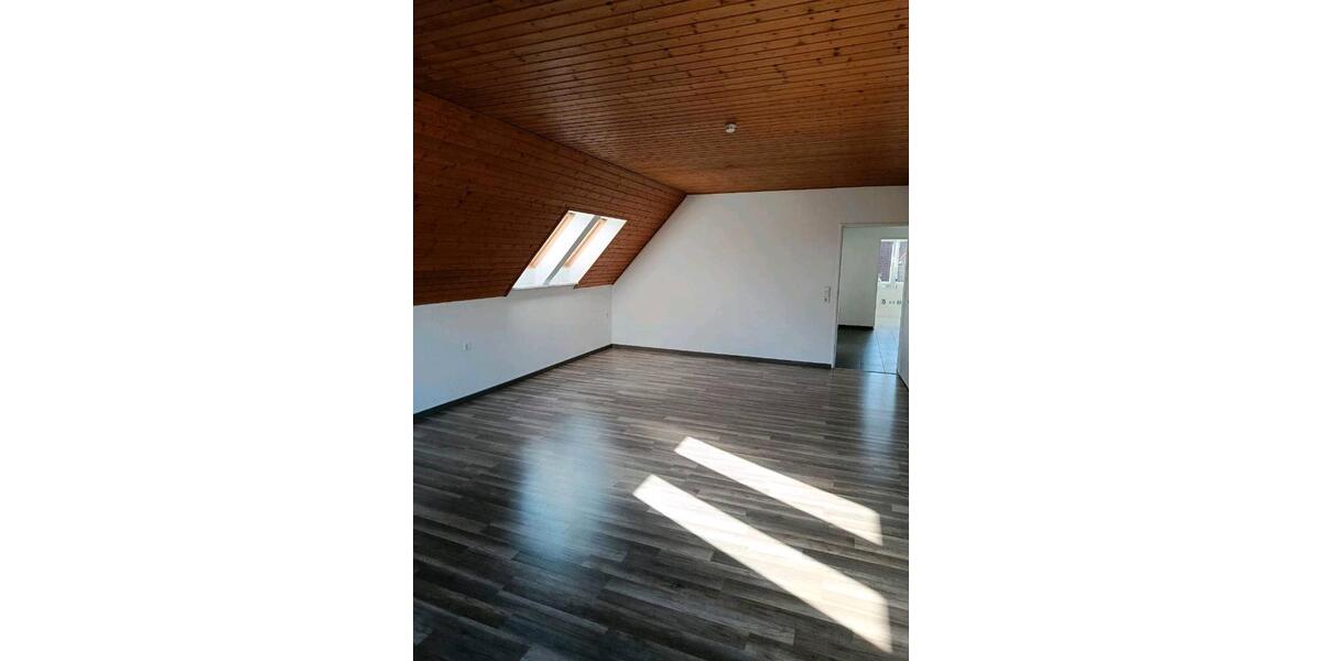 Dachgeschoßwohnung Langwedel - 4 Zimmer, 95 m&sup2;, 950&euro; | Angebot:25981006
