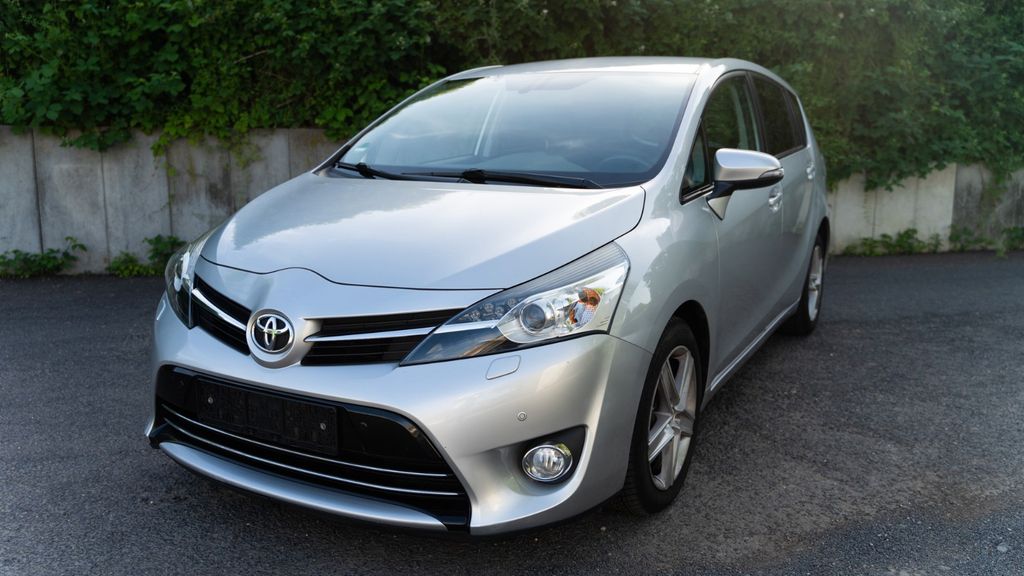 Toyota Verso 181.412 km 8.950 &euro; Hürth 50354