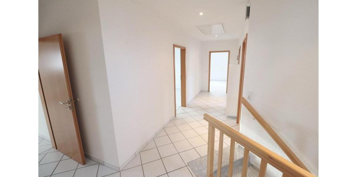 Dachgeschoßwohnung Cloppenburg - 4 Zimmer, 95 m&sup2;, 999&euro; | Angebot:26392515