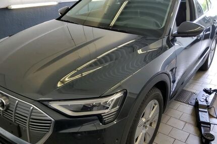 Audi e-tron 46.648 km 32.990 &euro; Hamburg 22047